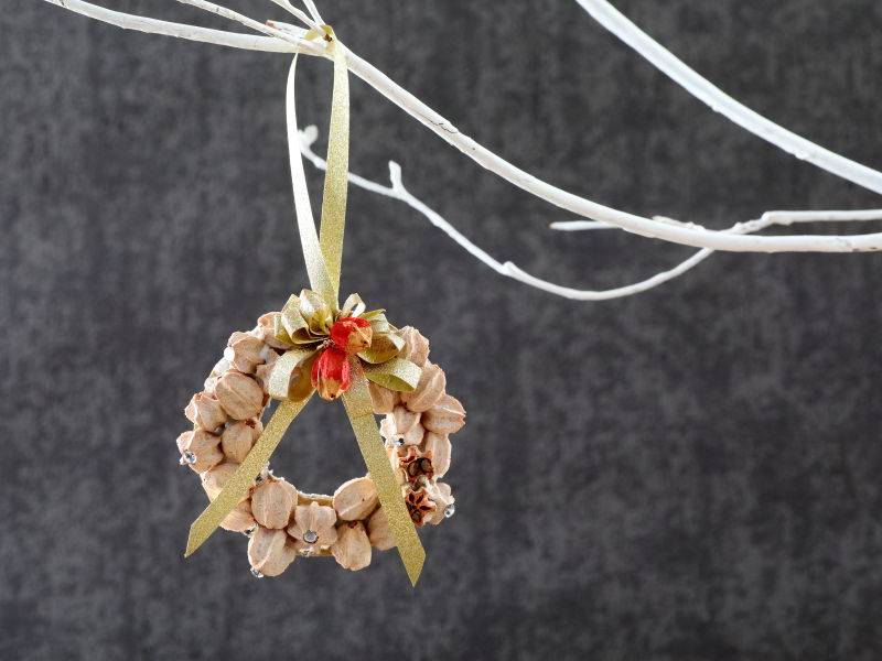 センダンのタネで作ったリースの画像