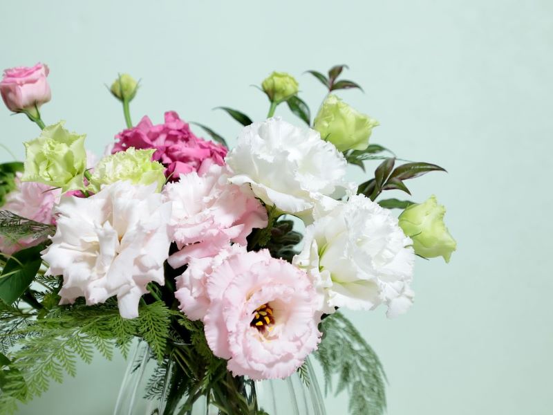 トルコギキョウのフラワーアレンジ画像